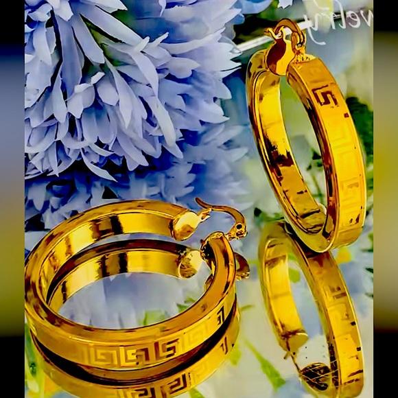Beautiful Rich Gold Plated Hoop Earrings - Picture 1 of 5